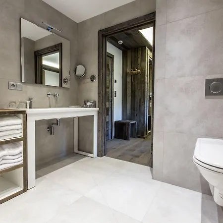 Crychar Hotel 4*