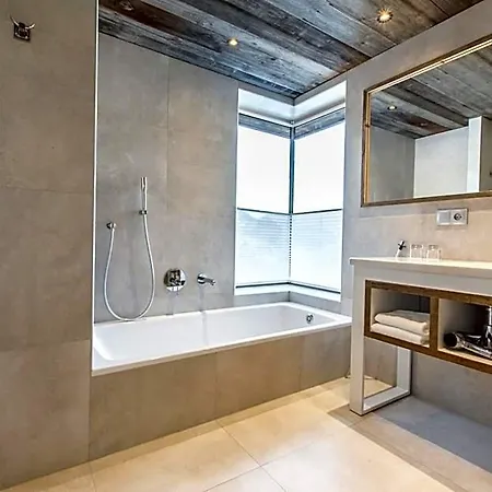Crychar Hotel 4*